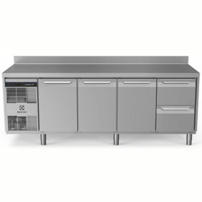 Electrolux Professional Endüstriyel Soğutmalı Tezgah, Sırtlı, "heavy Duty", Aısı304, -2°/+10°c, Dijital, Tropikal - 590 Lt, 3 Kapılı + 2x½ Çekmeceli EH4H3AAAB Electrolux Professional Endüstriyel Soğutmalı Tezgah, Sırtlı, "heavy Duty", Aısı304, -2°/+10°c, Dijital, Tropikal - 590 Lt, 3 Kapılı + 2x½ Çekmeceli EH4H3AAAB