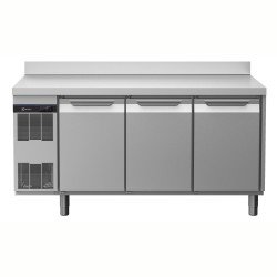 Electrolux Professional EK3H3AAA Endüstriyel Tezgah Tipi Soğutucu, 3 Kapılı, -2°c/+10°c, Aısı 304 (r290), Sırtlı ,714659